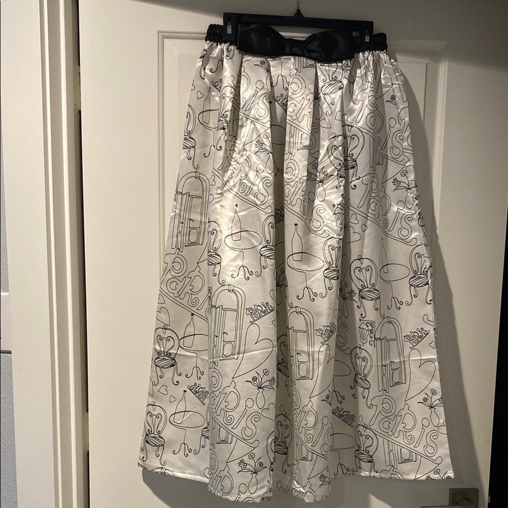 NWT: White and Black Patterned Women's midi sheen Skirt:elasticized waist w/bow